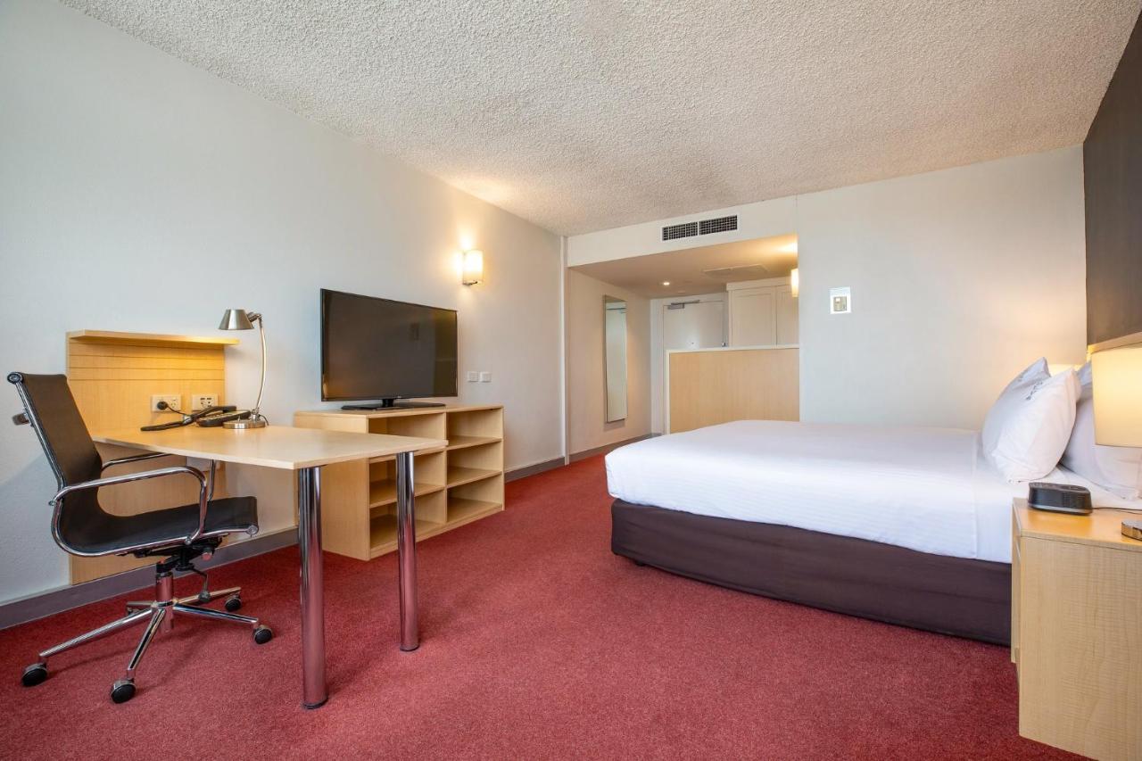 Holiday Inn Melbourne Airport By Ihg Exterior photo