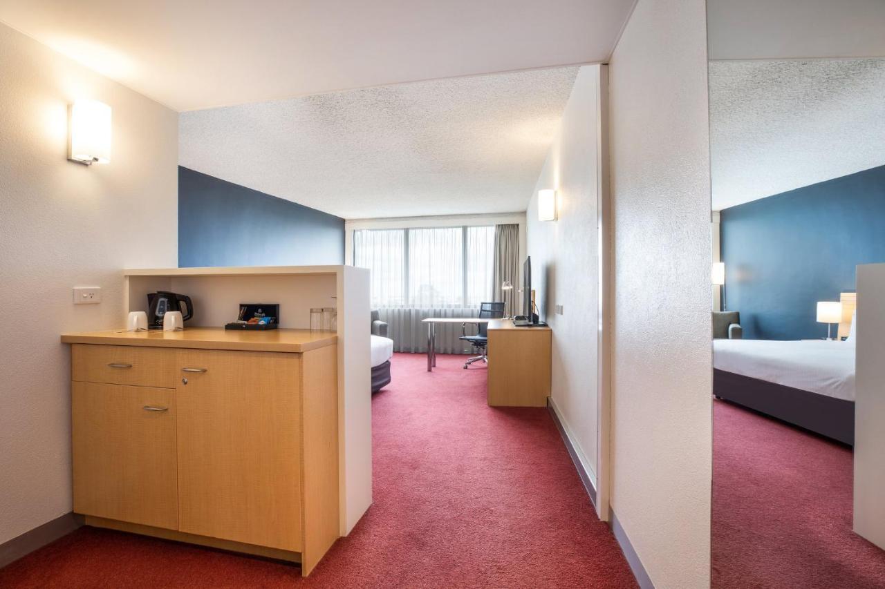 Holiday Inn Melbourne Airport By Ihg Exterior photo